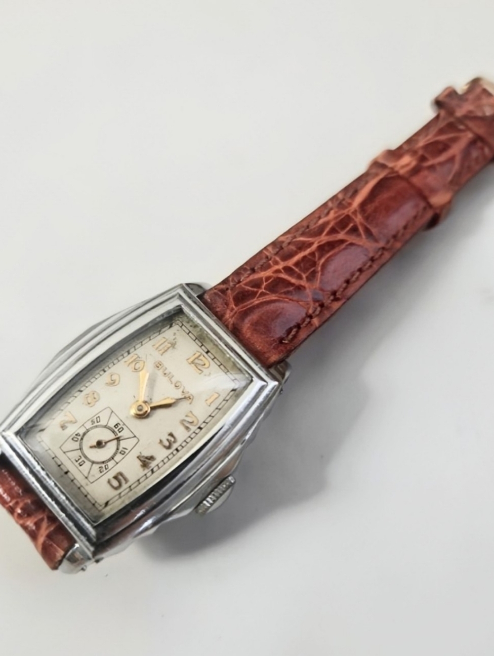 Vintage Bulova Unisex Brown Leather Strap Wristwatch